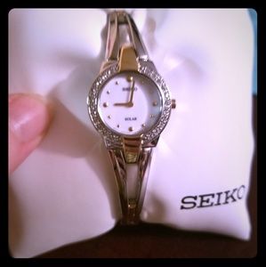 Womens seiko solar powered watch